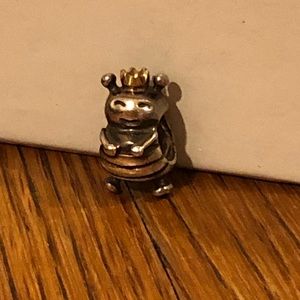 Pandora Queen Bee charm